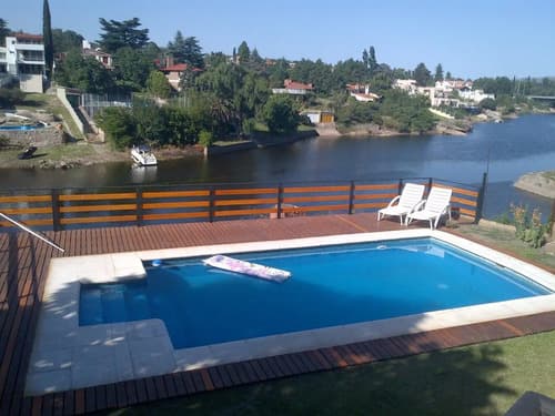 Departamento con vista al lago y puente negro