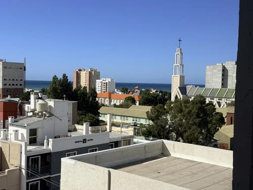 Impecable depto en venta de 2 dormitorios con balcon en comodoro