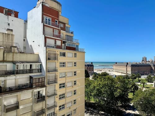 Venta departamento 2 ambientes con dependencia y vista lateral al mar plaza colon mar del plata en Mar del Plata