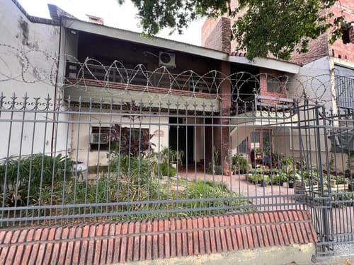 Venta casa sobre av belgrano sur y alsina
