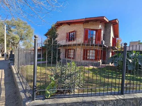 Casa venta santa rosa de calamuchita barrio las flores 3 dormitorios 3 banos toilette sector exclusivo vistas gas natural escritura 4 cuadras del rio