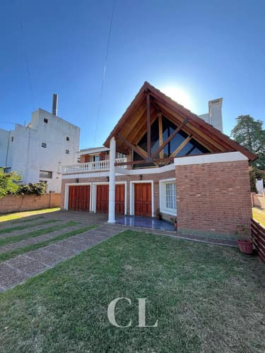 Casa en venta de 3 dormitorios con piscina infinita en costa azul norte villa carlos paz