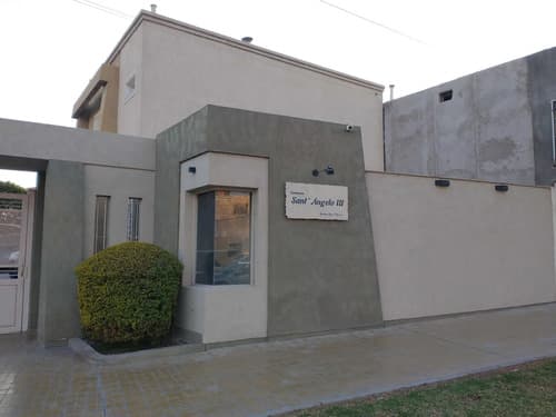 Duplex con tres cocheras y patio apta credito