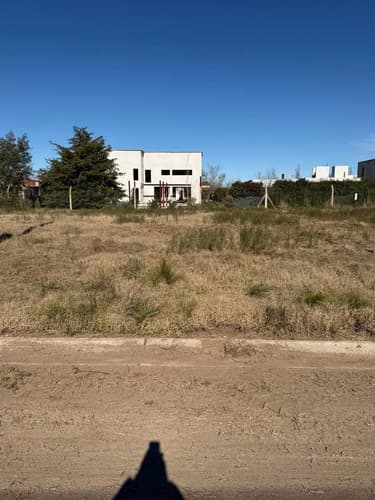 En venta lote en barrio la arbolada santa catalina holmberg rio cuarto