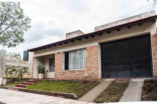 Casa 2 dormitorios 800 mts colegio maristas