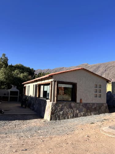 Hermosa cabana en el pueblo de tilcara confortable muy amplia en un entorno tranquilo con vistas increibles de las montanas ideal para alquiler temporal o para disfrutar con familia y amigos