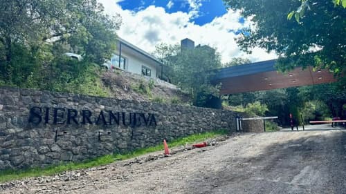 Venta lote en barrio sierra nueva colindante a q2 mendiolaza en Mendiolaza — foto 1