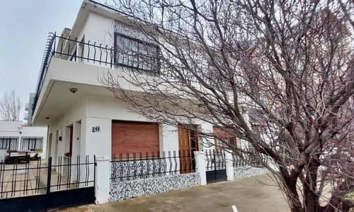 Venta casa rio gallegos dos dptos galpon