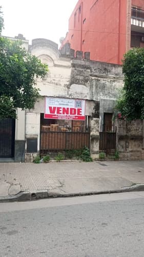 Venta de casa a demoler en barrio norte