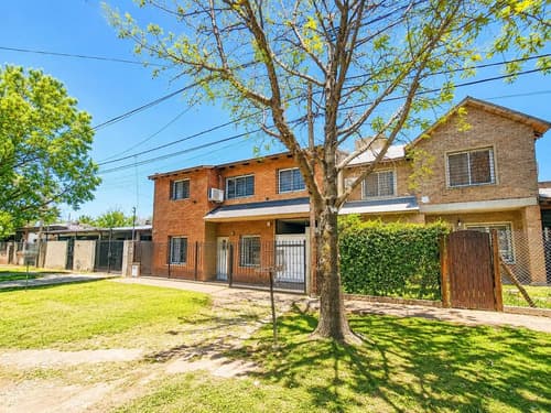 Venta casa 3 dormitorios 2 banos cochera pasante pileta quincho y parrilla