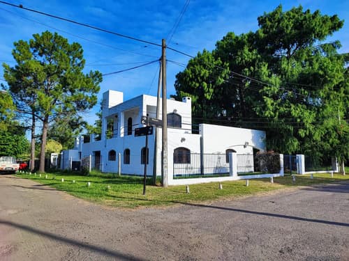 Casa en venta rosario fisherton 3 dormitorios pileta