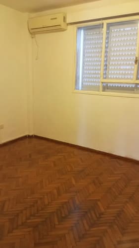Departamento centrico de dos dormitorios y dos banos en muy buen estado antiguo