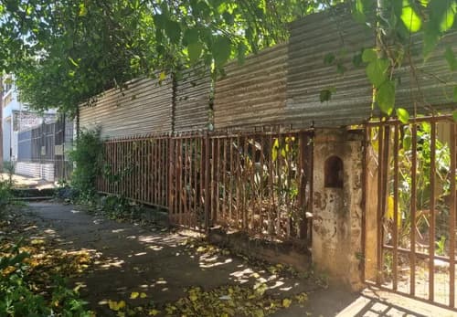 V725 amplio terreno en zona residencial