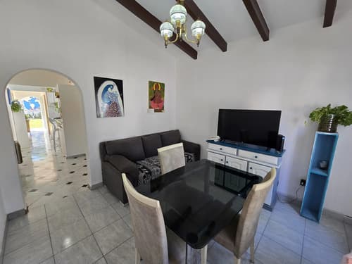 Venta casa 2 dormitorios 2 banos cochera y patio refaccionada villa dominguez villa carlos paz