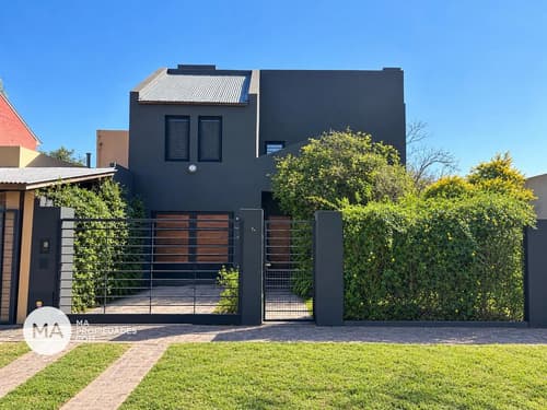 Venta casa de 3 dormitorios en gonzalez del solar 679 bis fisherton en Rosario — foto 1