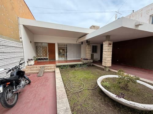 Casa sobre av libertador centro capital en San Juan — foto 1