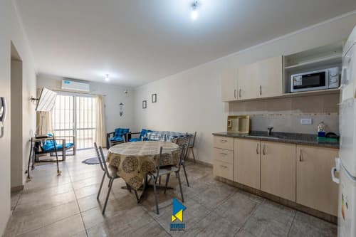 Venta de departamento de 2 dormitorios con cochera centro de villa carlos paz