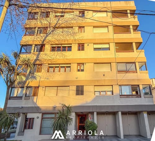 Departamento de 2 ambientes con balcon sin muebles en vereda de sol en Mar del Plata