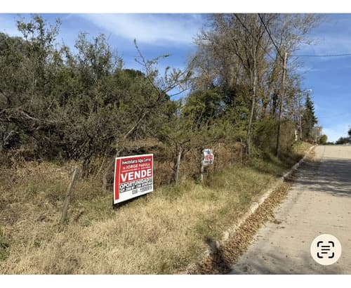 Gran oportunidad vendo hermoso terreno de 2000 m2 ubicado a 200 mts del rio sobre calle las acacias escritura y servicios valor us 35000 permutas x propiedad en rio cuarto diferencia a conve