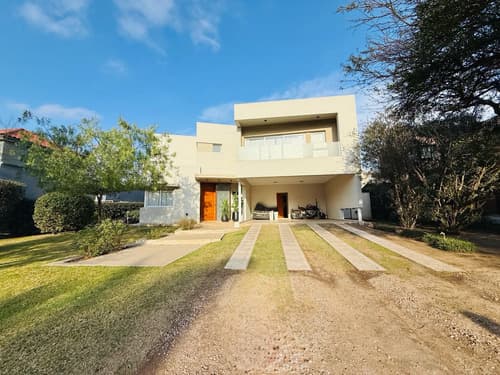 Casa en venta alquiler en valle escondido 3 dormitorios seguridad 24hs
