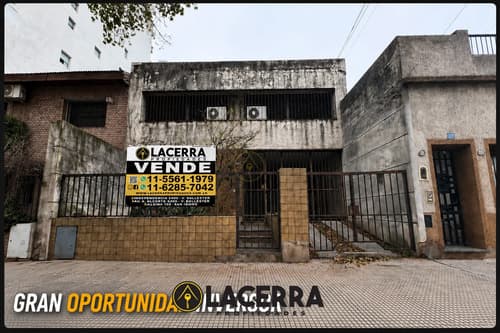 Casa a reciclar con gran potencial de desarrollo