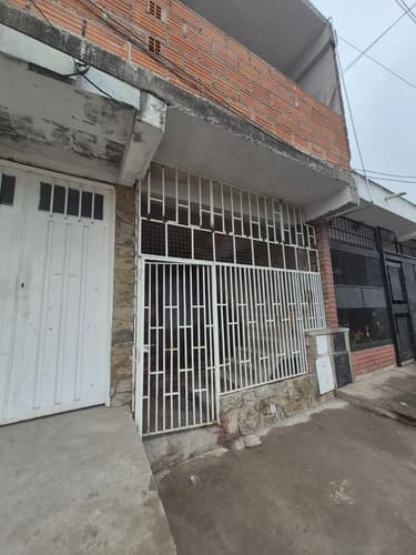 Casa de 3 dormitorios barrio alto comedero