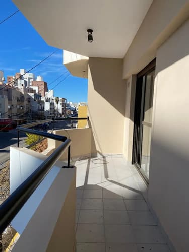 Exclusivo departamento con cochera sobre av roca puerto madryn en Puerto Madryn — foto 1