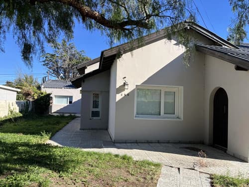Amplia casa con jardin y pileta ideal para la familia