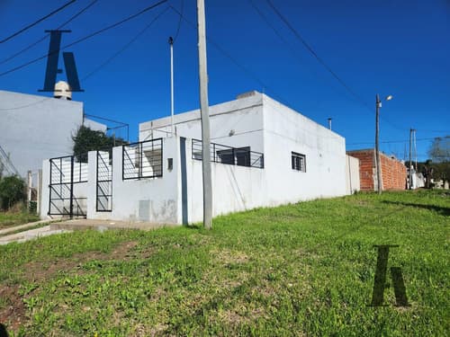 Casa a estrenar calle werner a metros de hernandarias