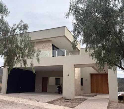 Alquiler casa en barrio aguaribay