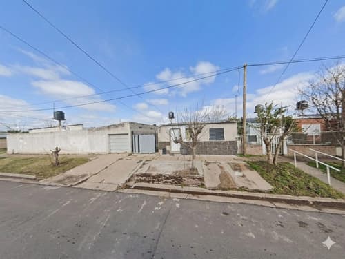 Casa 3 dormitorios y cochera colonia avellaneda