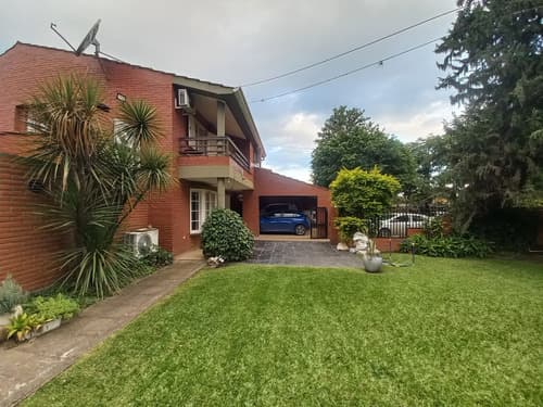 Vendopermuto importante casa zona oeste 4 dormitorios con 900 m2 de terreno