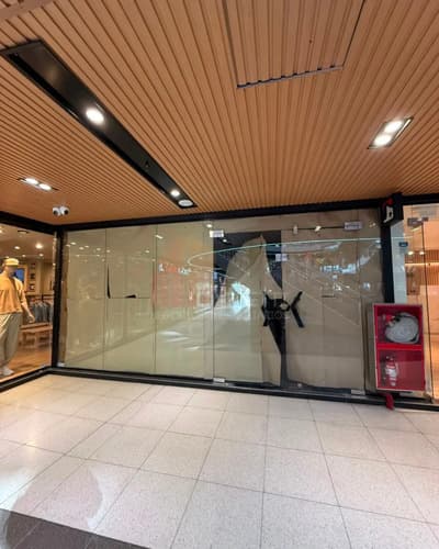 Local comercial en shopping wo piso cero esquina estrategica