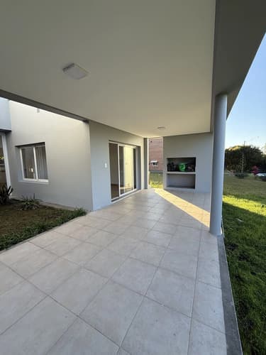Casa 3 dormitorios en venta en vilanova country yerba buena impecable estado