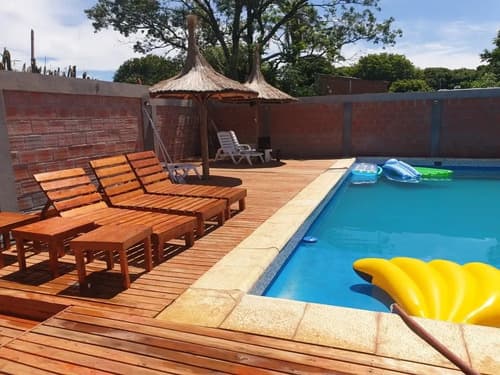 Casa con piscina quincho y parrilla