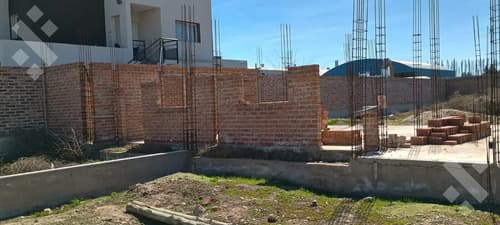 En venta lote con avance de obra el floreal plottier en Plottier — foto 1