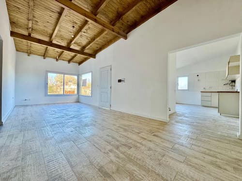Se vende casa de dos dormitorios dos banos departamento con cocina separada