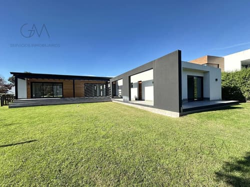Casa en alquiler en arenas del sur