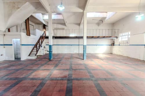Alquiler deposito villa urquiza techo alto muy buena ubicacion en Tandil