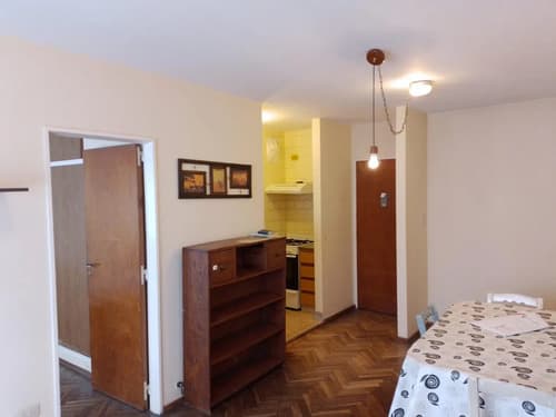 Depto amplio al frente 1 dormitorio bano en suite semiamoblado alem 1300 rosario