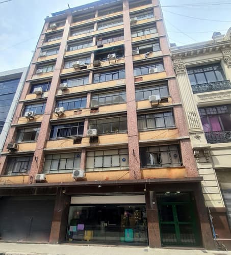 Alsina al 1100 y salta piso 9 contrafrente ventana con vista abierta impecable oficina remodelada a nuevo luminosa silenciosa superficie 23 m2 2 banos en el piso acceso 24 hs expensas bajas