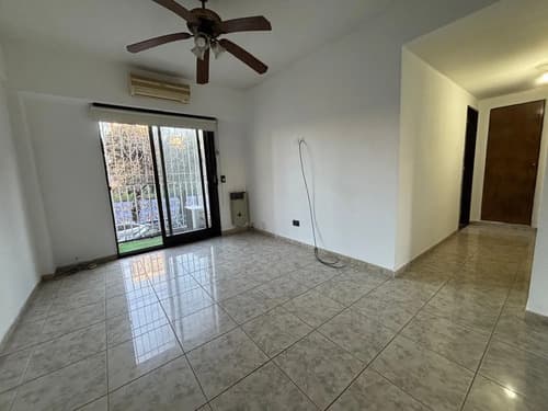 Departamento en venta 2 amb en caseros en buena zona comercial