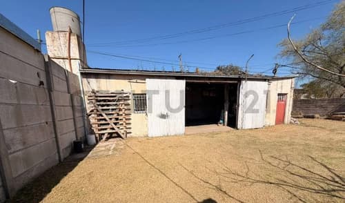 Deposito con terreno amplio venado tuerto