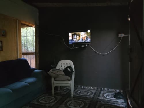 En misiones puerto iguazu terreno con casa chica un local peluqueria adelante