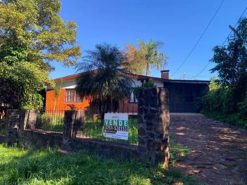 Amplia casa en km2 de eldorado misiones sobre calle maximo valle ruiz diaz