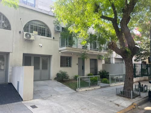 Manuel garcia al 1000 barrio river nunez casa reciclada totalmente 260 m2 sin expensas 3 plantas 3 dormitorios 3 banos suite garage cubierto terraza quincho se alquila amoblada y equipada