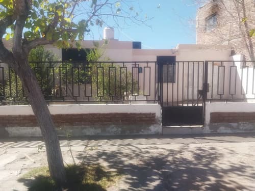Casa con departamento b santa cruz chimbas