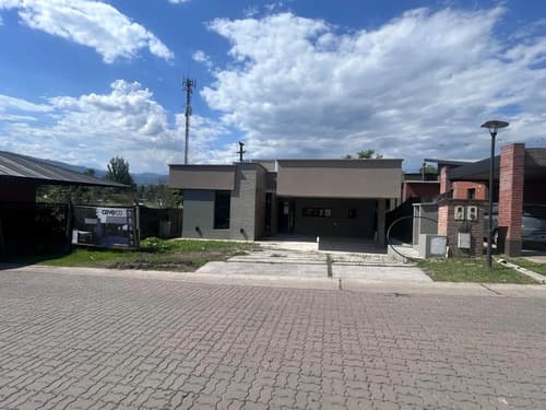 Casa nueva a estrenar en barrio privado la emilia av solano vera 2900 yerba buena terreno 450 m2 construccion 175 m2 materiales de primera calidad cocina completa y placares