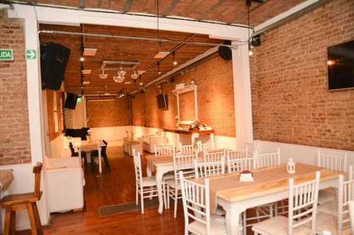 Salon de eventos de 10 alos de antiguedad buena rentabilidad comprobable se entrega con todas las instalaciones listo para trabajar contrato nuevo y con todo el mobiliario y vajilla