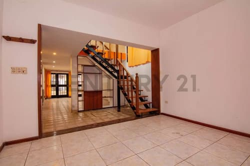 Venta casa de 4 dormitorios con cochera patio y terraza barrio parque rosario